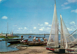CPSM Benin-Cotonou-Marchandes Sur Les Bords Du Lac-Beau Timbre    L2334 - Benin