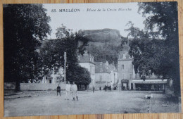 79 : Mauléon - Place De La Croix Blanche - Animée : Petite Animation - (n°27202) - Mauleon