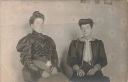 CARTE PHOTO - Photographie - Portrait De Deux Femmes - Carte Postale Ancienne - Photographs