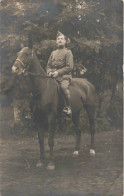 MILITARIA - Portrait D'un Soldat à Cheval - Carte Postale Ancienne - Personajes
