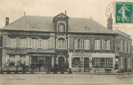 SAINT VALERIEN COMMENCEMENT DE LA GRANDE RUE LA VITRERIE CHOLLET ET LE CAFE NICOLIN ET GUYOT - Saint Valerien