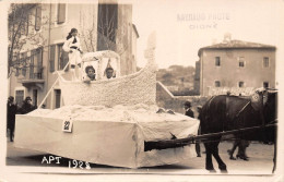 84-APT- CARTE PHOTO - CAVALCADE 1928 CHAR  SOUS LE CIEL DE VENISE - Apt