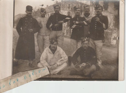 SAINT MIHIEL - Des Militaires Du 161ème Régiment D'Infanterie Posant Devant La Caserne Canrobert     ( Carte Photo ) 2/2 - Saint Mihiel