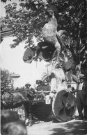 84-APT- CARTE PHOTO - CAVALCADE 1934- CHAR COQUELICOT - COCORICO -QUASIMODO - A CONTROLER - Apt