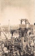 84-APT- CARTE PHOTO - CAVALCADE 1930- CHAR LES BELLES DE NUITS- A CONTROLER - Apt