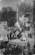 84-APT- CARTE PHOTO - CAVALCADE 1930- CHAR ART ET BEAUTE- A CONTROLER - Apt