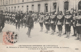 75008 - PARIS - Les Nouveaux Uniformes De L' Infanterie - M. Millerand Et Le Général Manoury Passant La Revue... - Uniformes