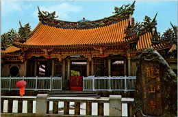 Taiwan Taipei City Lung Shan Temple Carved Pillars - Taiwán