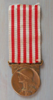 Médaille Commémorative De La Guerre 1914-1918 En Bronze. Graveur Morlon - Frankrijk