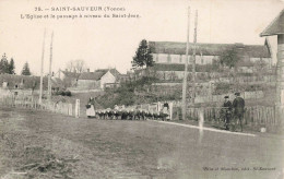 89 -  SAINT SAUVEUR - S21088 - L'Eglise Et Le Passage à Niveau Du Saint Jean - Agriculture - Saint Sauveur En Puisaye