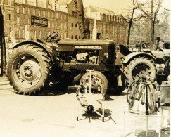 11294  - Meurthe Et Moselle  FOIRE AUX ENGINS AGRICOLES  TRACTEURS Et AUTRES  Ch. SIMONIN à MEREVILLE - Tracteurs