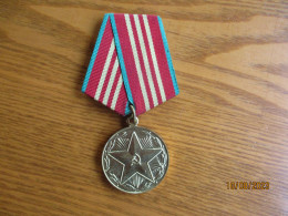 RUSSIA USSR Lot Of TWO MEDALS MILITIA POLICE FORCES FOR EXEMPLARY SERVICE 10 And 15 Years - Russie