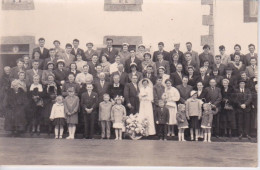 PHOTO DE GROUPE - NOCE DE MARIAGE 10 AVRIL 1958   - CARTE-PHOTO NON SITUE - DOS VIERGE - COIFFE - Noces