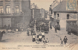 62-LENS- OBSEQUE DU LIEUTENANT LAUTOUR, LE CORTEGE RUE DE LILLE SE RENDANT A L'EGLISE - Lens