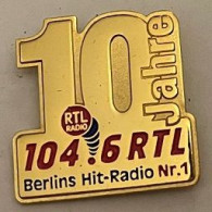 RADIO RTL - 10 JAHRE - 104,6 - BERLINS HIT RADIO Nr 1 - 10 ANS DE LA RADIO RTL ALLEMAGNE - DEUTSCHLAND -            (32) - Médias