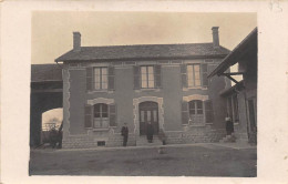 Non Localise. Carte Photo . Une Maison Familiale    Ou ????   ( Voir Scan) - Autres & Non Classés