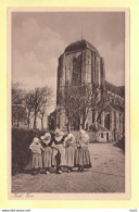 Veere Klederdracht Bij Kerk 1933 RY18987 - Veere