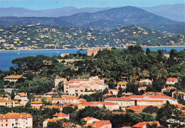 Saint Tropez - Vue Generale - Le Byblos Et Le Golfe -  CPM°Rn - Saint-Tropez
