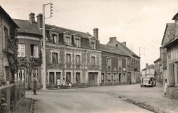 Meulles * Vue Du Bourg Du Village * Automobile * Enfants Villageois - Sonstige & Ohne Zuordnung