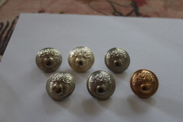 Lot De 7 Boutons Militaires 25mm Avec Grenade - Marques Diverses - Boutons