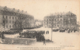 La Roche Sur Yon * La Cour De La Caserne Du 93ème Régiment D'infanterie  * Rassemblement Du Régiment Avant Départ - La Roche Sur Yon