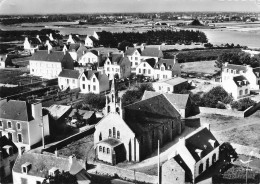 Lesconil * Vue Aérienne Sur La Place De L'église Et Le Village - Lesconil