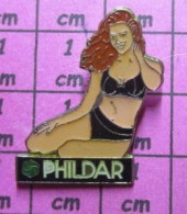 513G Pin's Pins / Beau Et Rare / PIN-UPS / ROUSSE EN LINGERIE NOIRE PHILDAR - Pin-ups