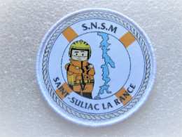 ECUSSON SNSM SAUVETEURS EN MER DE SAINT SULIAC LA RANCE SUR SCRATCH  80MM - Pompieri