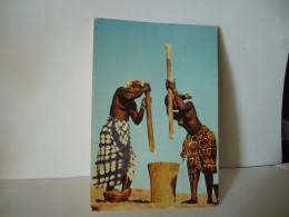 L'AFRIQUE EN COULEURS  EN AFRIQUE AFRICA PILEUSES AFRICA IN PICTURE WOMEN GRINDING CPM 1972 - Non Classés