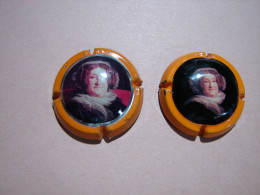 Cap. 70. Deux Capsules Veuve Clicquot, Intérieur Orange Et Argent - Clicquot (Veuve)