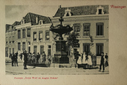 Vlissingen ( Zld.) Fonteyn Betje Wolf En Aagtje Deken (Veel Volk) Ca 1900 Topkaart Licht Hoek Vouwtje - Vlissingen