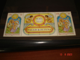 WALLIS ET FUTUNA    ANNEE  2013   NEUFS   N° YVERT  805   PAIRE AVEC VIGNETTE CENTRALE      NOEL - Unused Stamps