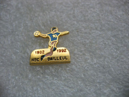 Pin's Des 10 Ans Du Handball Club De BAILLEUL, 1982-1992 (Dépt:59) - Balonmano