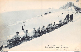 CPA  Suisse, Sport D'hiver, Une Partie De Luge à La Montée, - Port