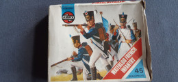 Waterloo French Infantry (4 Figures + 1 Horse) - Model Kit (45 Pieces) - Airfix (HO/00) - Figurine