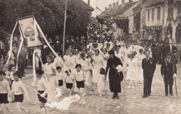 Carte Photo Attichy  Cavalcade Fete Enfants Cachet Photo G. Hebert Attichy Au Dos - Attichy