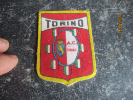 Ancien Ecusson De Sac A Dos De Randonneur Pèlerin  :Torino Football Club A.C - Estadios E Instalaciones Deportivas