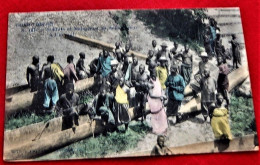 CONGO BELGE -   Soldats Et Indigènes Au Débarcadère à Umangi - Congo Belge