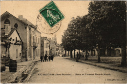 CPA Vic-Bigorre Route De Tarbes Place De Monds (1276480) - Vic Sur Bigorre