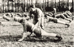 MILITARIA - Armée Belge - Gymnastique En Plein Air - Carte Postale Ancienne - Personaggi