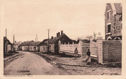 France - Orvillers Sorel -Hutin Phot.- Une Rue Du Village - Animé  - Carte Postale Ancienne - Compiegne
