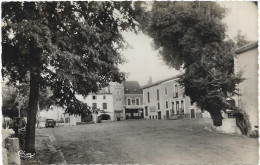 D 40.MONTFORT  PLACE DU MARECHAL FOCH.  CARTE ECRITE - Montfort En Chalosse