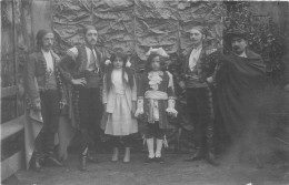 140823 - CARTE PHOTO - 13 MARSEILLE - 1922 Théâtre Artiste Spectacle Pirate Gitan - Petits Métiers