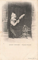 Calvados * Femme Du Pays En Ancien Costume Et Coiffe * Paysanne Fileuse Rouet - Altri & Non Classificati