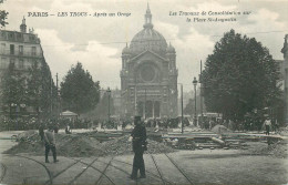 PARIS 8eme Arrondissement  Les Trous Apres Un Orage  ( Travaux De Consolidation Sur La Place Saint Augustin ) - Arrondissement: 08