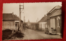 CPSM Petit Format   -  Bray Sur Somme - Rue De Corbie ( Auto, Voiture Peugeot 202 ) - Bray Sur Somme