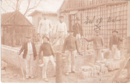 STAFFELDE Kremmen Original Private Fotokarte Bauarbeiter Beim Hausanbau Zuhause 20.8.1910 Mit X Ist Vater - Absender - Kremmen