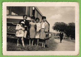 Portugal - REAL PHOTO - Excursionistas Junto Ao  Autocarro - Bus - Bus & Autocars