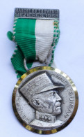 VERY RARE SILVER GENERAL HENRI GUISAN Medal - Professionali / Di Società