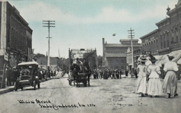 Independence Iowa, Animated Street Scene Auto Horse-drawn Wagon C1900s Vintage Postcard - Autres & Non Classés